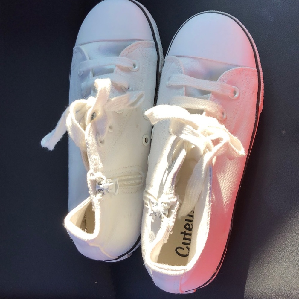 Cutey’s Girl’s Shoes, EUC.
